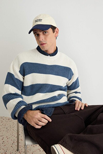 TRENDYOL MAN Indigo Casual Oversize Fit Geniş Kalıp Bisiklet Yaka Çizgili Tri...