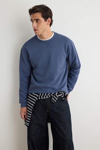 TRENDYOL MAN Indigo Rahat Kesim Basic Bisiklet Yaka Sweatshirt TMNAW26SW00060