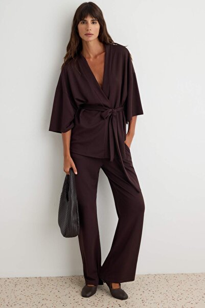 Trendyol Collection طقم علوي وسفلي محبوك بلون بني برباط أمامي وملمس ناعم - TW...