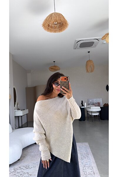 Buket Teke Bej Kayık Yaka Asimetrik Triko Bluz