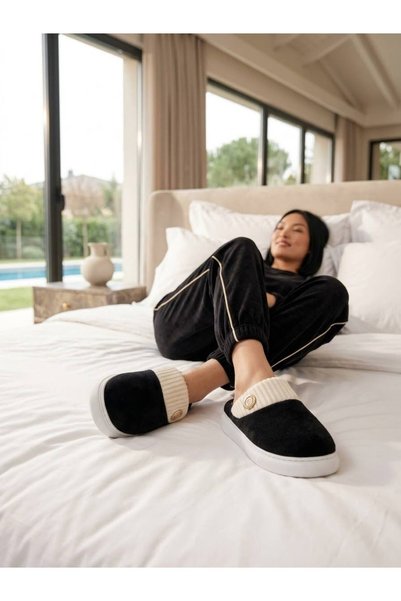 Pretty Girl Women's Black Color Front Button Detailed, Soft, Plush, Washable, Warm Home Slippers Sole Height 2.5cm