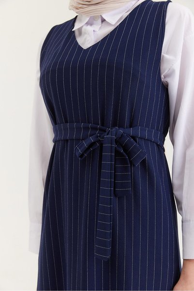 Generic Brand Rochie cu textură elastică, în amestec de viscoză, albastru marin, cu mâneci scurte, talie cu curea și detalii în dungi