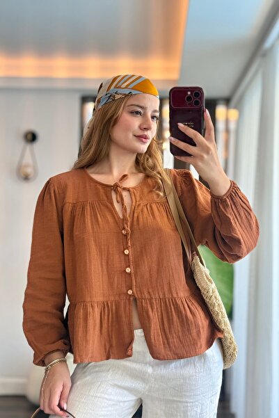 Juuuj Taba Müslin Kumaş Lastikli Kol Rahat Form Bağlama Detaylı Önden Düğmeli...