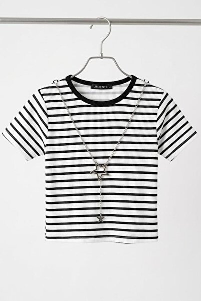 Juuuj White Ribbed Stretch Fabric Crew Neck Short Sleeve Crop Form Blouse wit...