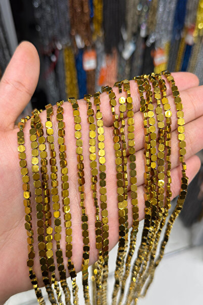 Uçar Doğaltaş Hematit Doğal Taş Parlak Gold Yassı Kare Kesim 4x4mm Dizi [AA]