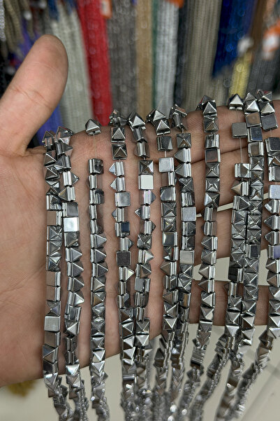 Uçar Doğaltaş Hematit Doğal Taş Parlak Gümüş Piramit Kesim 6x6mm Dizi [AA]
