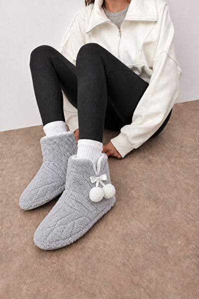 rs riva shoes أحذية RIVA النسائية المصنوعة من القطيفة، أحذية منزلية مزينة بفي...