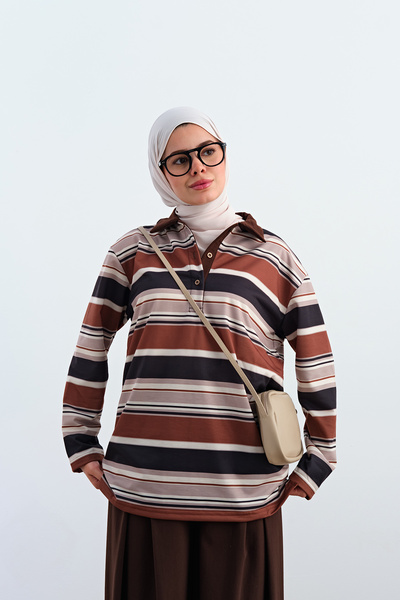 LOCCO سترة نسائية مخططة نصف أزرار باللون البني