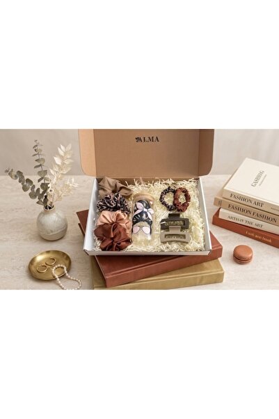 Alma Set cadou – 4 scrunchies XL, 2 scrunchies XS, 2 agrafe și o cană din sti...