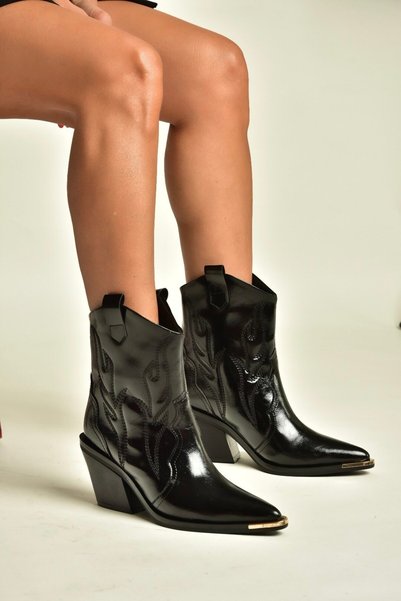 Fox Shoes Z920241160 Siyah Rustik Kalın Topuklu Kovboy Model Western Kadın Bot