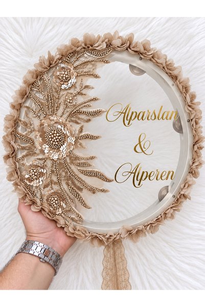 Henna Atelier Vizon, Bej Güllü Aplik İşlemeli Yapay Çiçeklerle Süslenmiş Kişi...