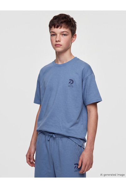 LC Waikiki تي شيرت للأولاد من Peak New Season باللون الأزرق مطبوع عليه رقبة د...
