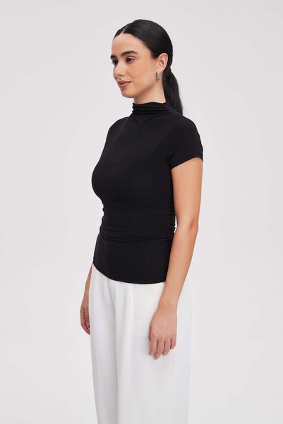 Livia Women's Plain Short-Sleeve Top