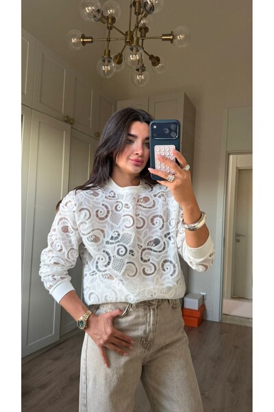 Bade Butik Beyaz Bisiklet Yaka Dantelli Sweat
