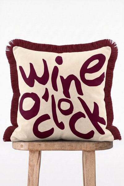 IdeCraft Şarap Temalı Bordo Wine O'Clock Yazılı Dekoratif Saçaklı Kırlent Kılıfı