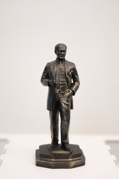 Özdağlar Atatürk Tam Boy Heykel Dekoratif Biblo Ofis ve Ev Dekorasyonu Masa Ü...
