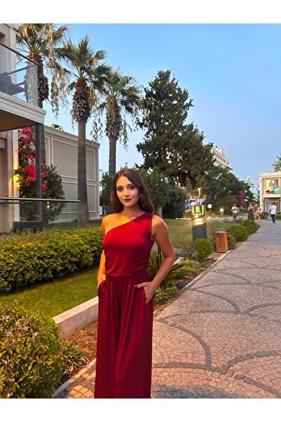 By Ezgi Kılıç Burgundy One-Shoulder Jumpsuit