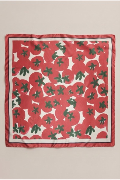 viki concept Kırmızı Çilek Bahçesi Desen Fular Bandana 50x50 Cm