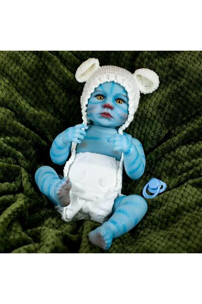 onestophube Avatar Bebek 55 cm – Mavi Tenli Gerçekçi Oyuncak Bebek, Örgü Şapk...