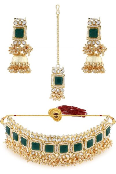 ZAVERI PEARLS طقم قلادة كوندان من الأحجار الخضراء واللؤلؤ المجمع مع أقراط وما...