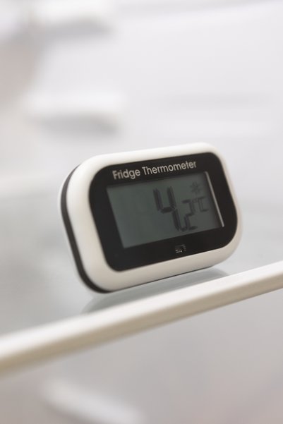 Electronic Temperature Instruments (ETI) Dijital Buzdolabı ve Dondurucu Termometresi - Gıda Güvenliği Göstergeli