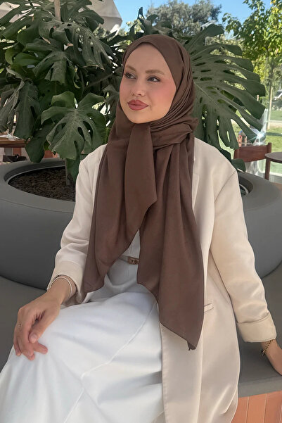 Madame Polo Monogram jacquard shawl - brown