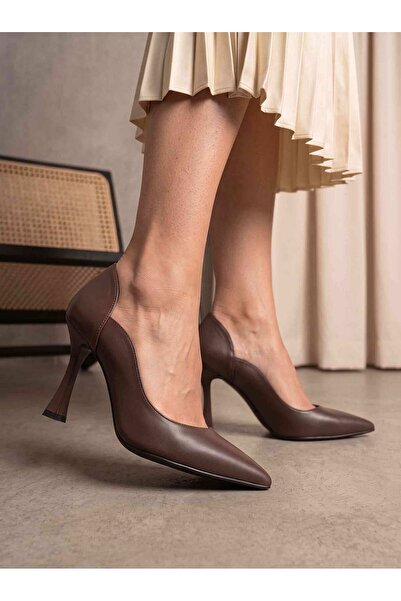 Güllü Shoes Kahverengi Mat Stiletto Kavisli Yan Dekolteli Sivri Burun İnce To...