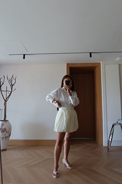 Özge Özgenç Fustă balon cu pantaloni scurți