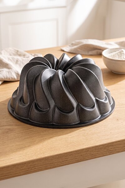 Emsan Black Shiny Flora Döküm Kek Kalıbı 22 cm