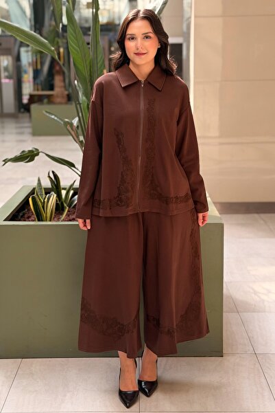 Ghisa Embossed Embroidered Jacket and Trousers Set