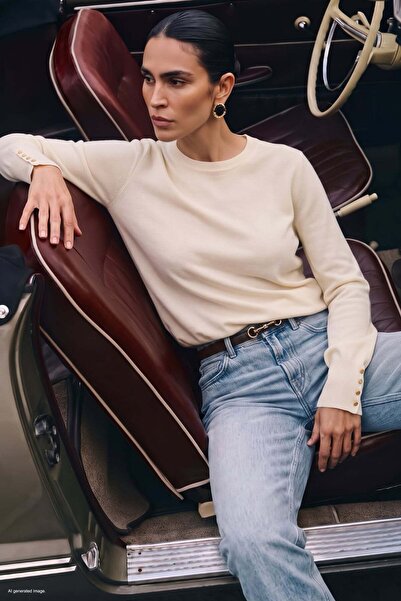Sateen Long Sleeve Tricot with Snap Detail - Ecru