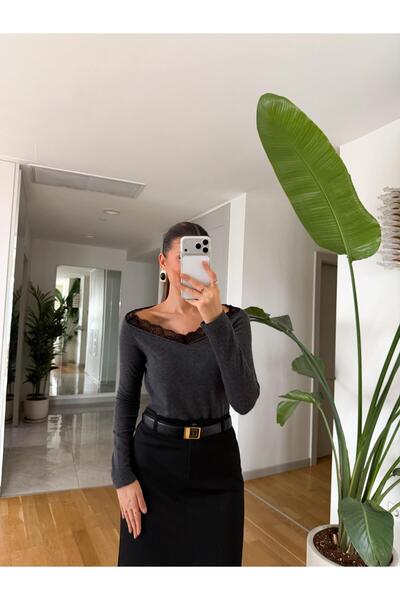 MERVE AKSOY Ruller V-Neck Lace Detailed Knitwear - Anthracite