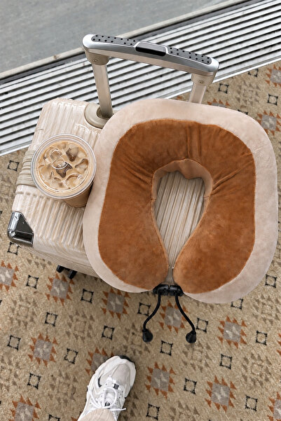 Ecrou Masaj Aletli Memory Foam Boyun Yastığı - Camel