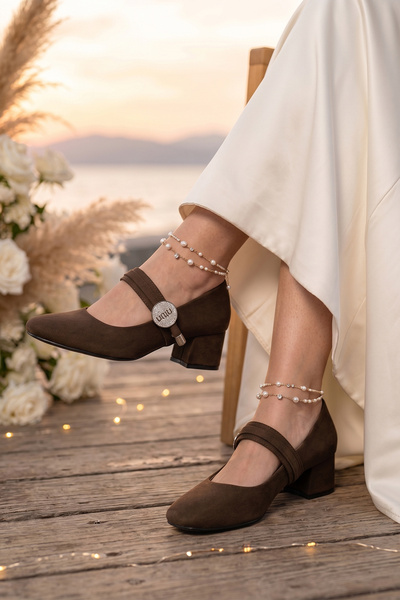 Moira Shoes حذاء ماري جين نسائي من الجلد السويدي البني بإبزيم حجري وكعب منخفض...