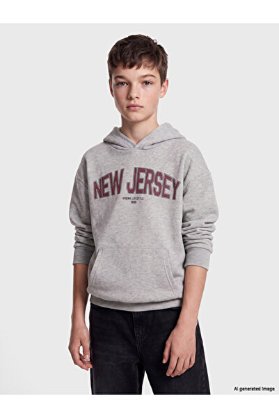 LC Waikiki Rmz Gi̇yi̇m Farki̇yla New Jersey Printed Boys' Sweatshirt