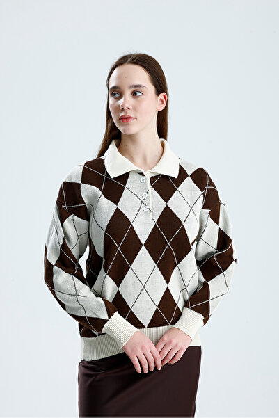 Madame QAN's Baklava Pattern Buttoned Polo Collar Knit Sweater