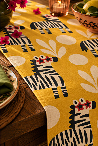 SasoHome Wild Muse | Yıldız Gözlüklü Zebra Desenli Hardal Sarısı Dekoratif Masa Runner | Retro Pop Art Tasarım