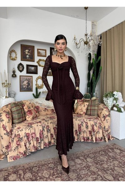BERELLA Gül Aplikeli Büzgü Detaylı Dantel Balık Elbise