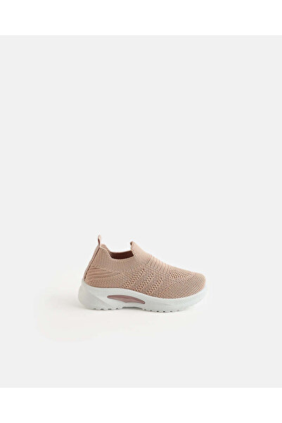 REDTAG حذاء رياضي وردي اللون للفتيات من نوع Flyknit سهل الارتداء