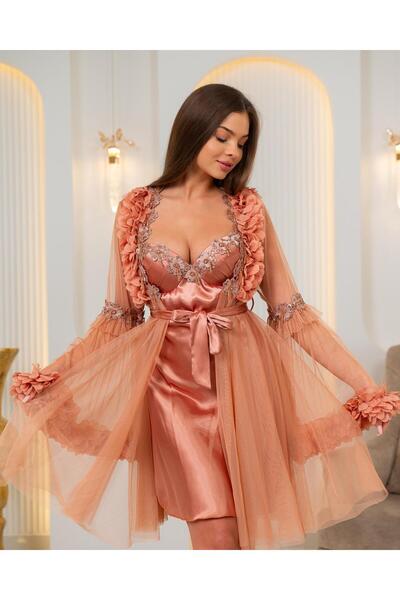 Loviana belle طقم روب نوم وقميص نوم قصير من الساتان بتصميم خاص مع تفاصيل ورود...