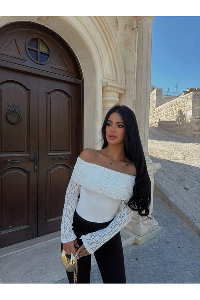 kırmızı butiks White Blouse with Laced Sleeves and Collar