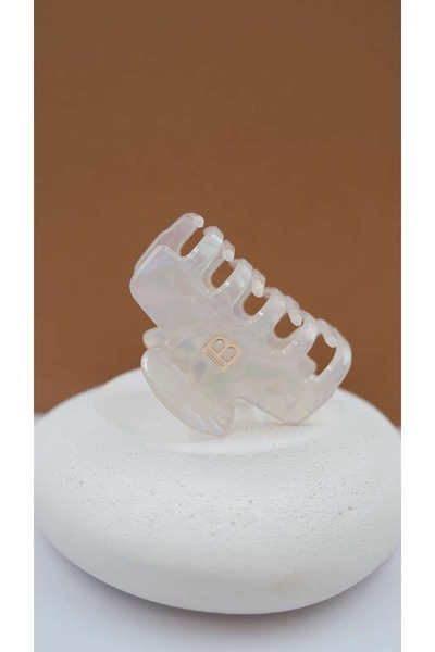 Jerie Medium Size Design Latch Buckle