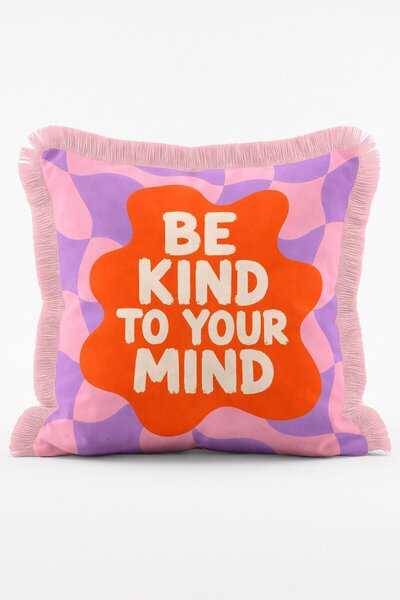 IdeCraft Be Kind To Your Mind Yazılı Retro Dama Desenli Saçaklı Kırlent Kılıfı