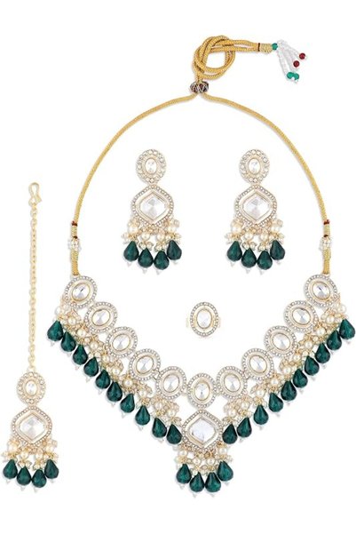 ZAVERI PEARLS طقم مجوهرات أخضر مزين بالخرز والأحجار المتلألئة يتضمن قلادة شوك...