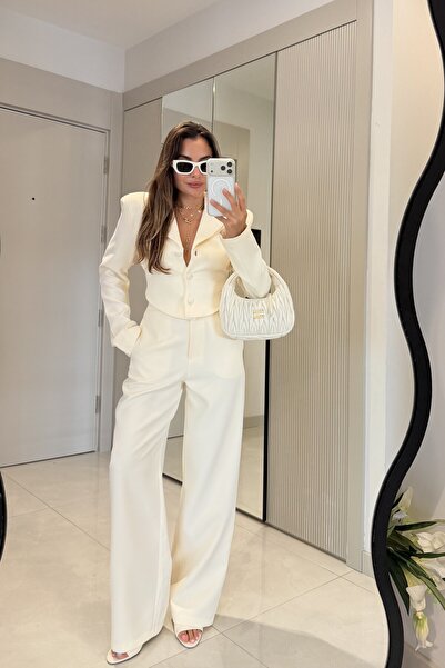 Gizem Ecemiş Alessia Ekru Sırt Dekolteli Premium Takım