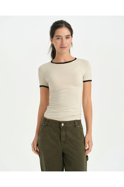 Ayma Active Cream Contrast Piping T-Shirt