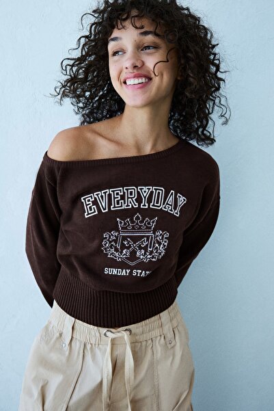 Bershka Asimetrik yakalı desenli kazak