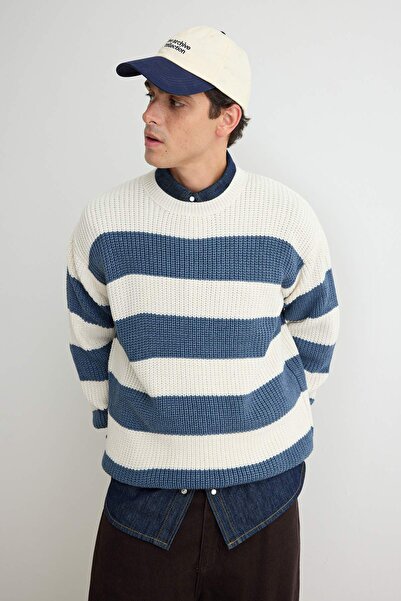 TRENDYOL MAN Indigo Casual Oversize Fit Geniş Kalıp Bisiklet Yaka Çizgili Tri...