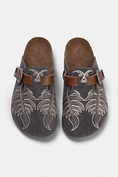 TRENDYOL SHOES Κεντημένες Γυναικείες Παντόφλες Sabo