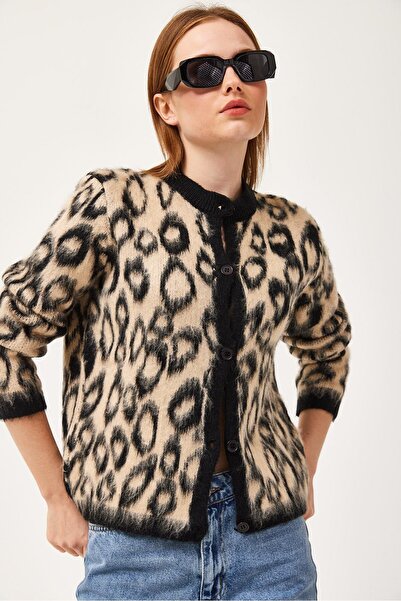 Juuuj Beige Bearded Knitwear Fabric Crew Neck Buttoned Leopard Pattern Standa...